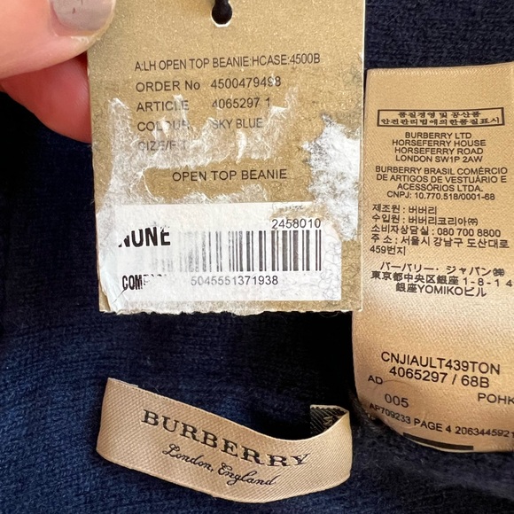 NWT Burberry cashmere hat - Picture 10 of 11